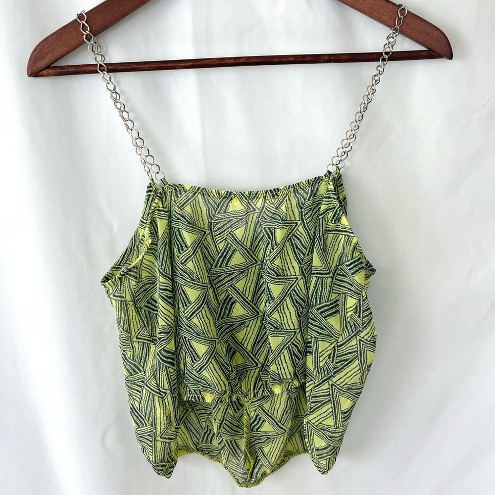 Chain strap pattern top - Picture 2 of 2